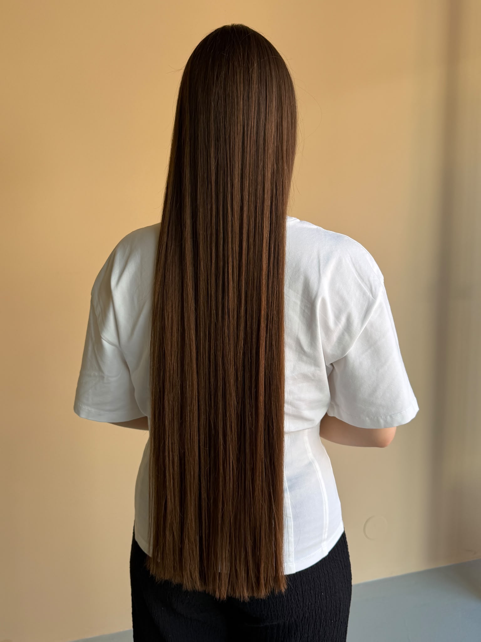 Heel lang, steil donkerbruin haar van achteren